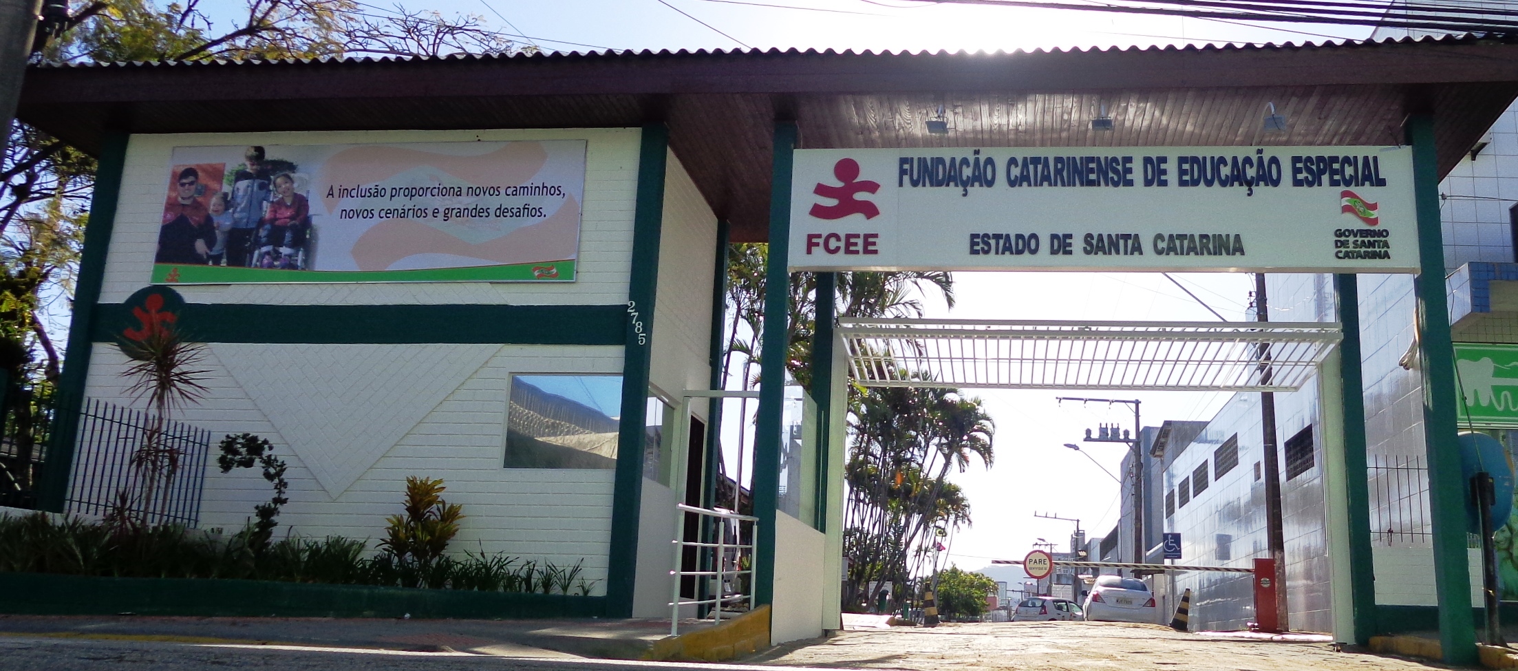 NOVO PORTAL de entrada da FCEE , localizado na rua Paulino Pedro Hermes.