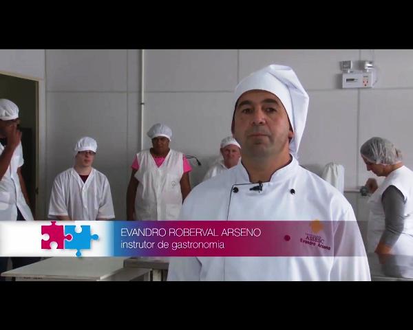 Depoimento do instrutor de gastronomia da FCEE, Evandro Arseno, no documentário