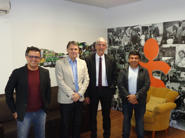 Secretário Murilo Flores e vereador Luciano Pereira em visita na FCEE