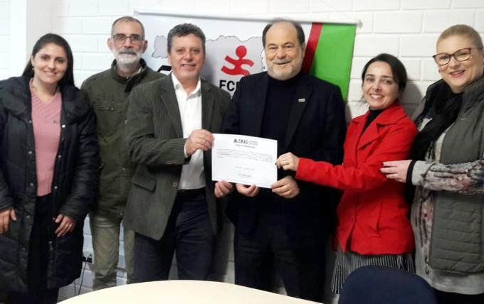 Servidor Rubens Feijó entrega homenagem do Conselho de Assistência Social de São José