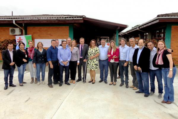 Governador com equipe FCEE