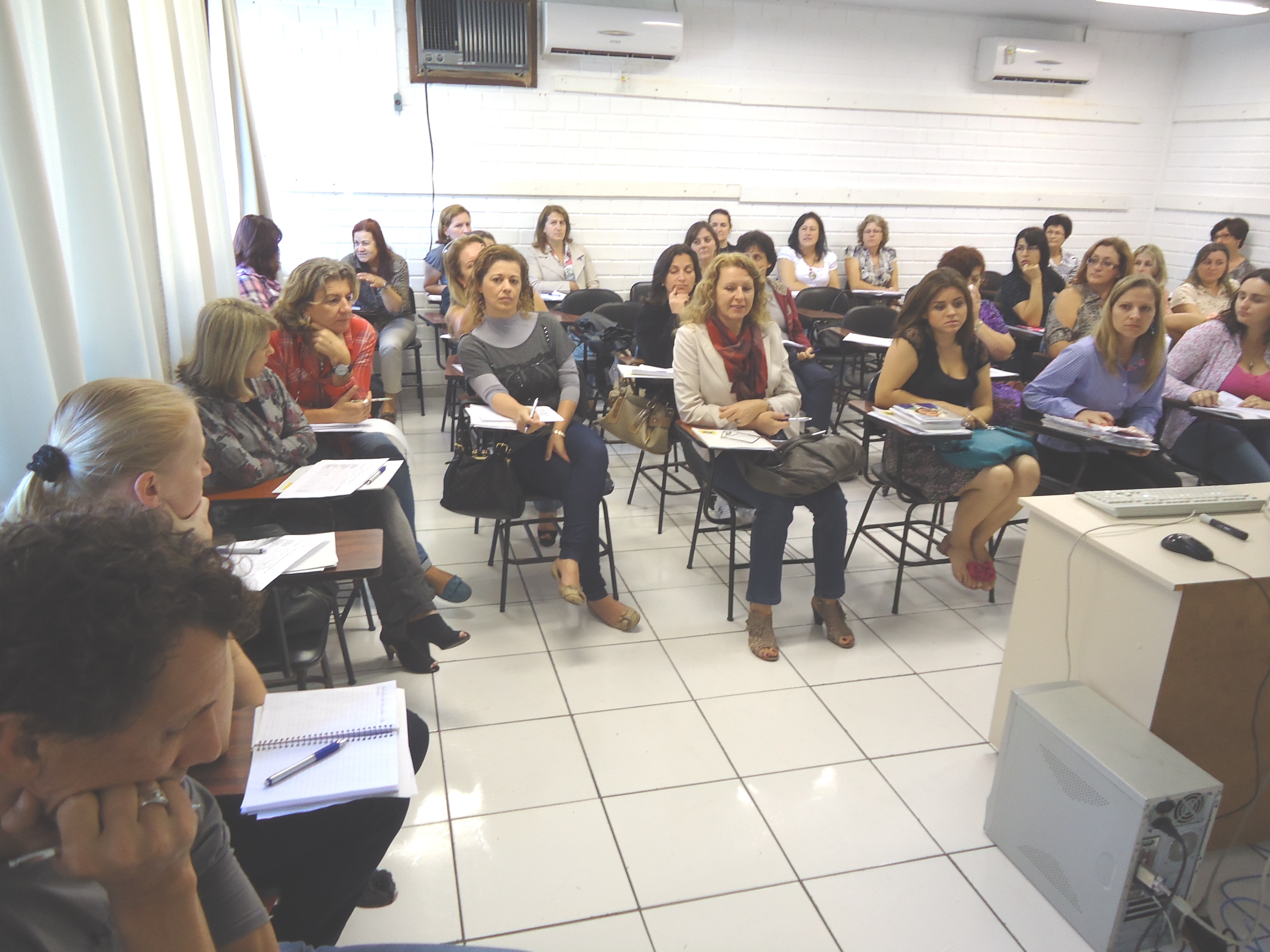 3diretores_de_apaes_recebem_capacitao_na_fcee