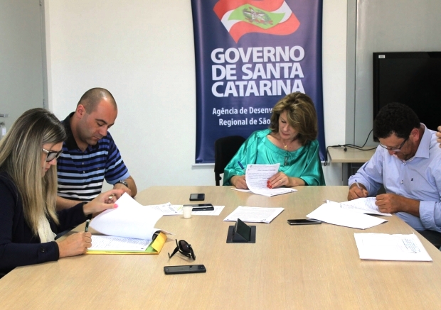 Assinatura dos convênios em São Joaquim Assinatura dos convênios em São Joaquim