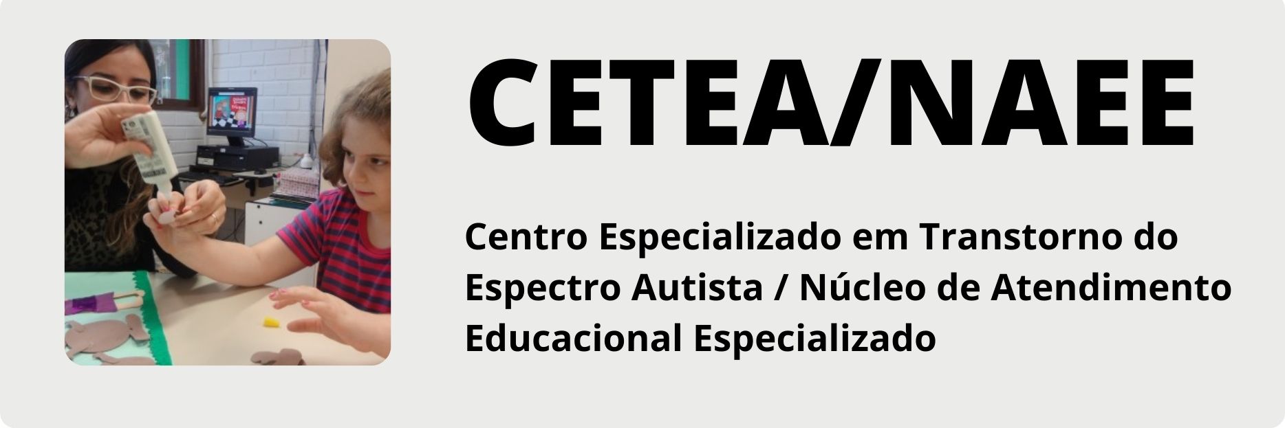 Imagem de uma menina ao lado de professora e texto: CETEA/NAEE Centro Especializado em Transtorno do Espectro Autista / Núcleo de Atendimento Educacional Especializado