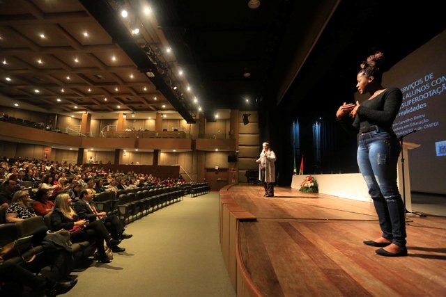 Palestrante no II Seminário Catarinense de Altas Habilidades/Superdotação, realizado em 27 de setembro de 2016