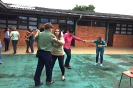 Servidores da FCEE aproveitando a festa no pátio do CEVI