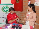 Equipe da Saúde Ocupacional medindo pressão