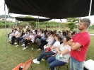 Aula demonstrativa de equoterapia no campo de futebol da Fundação