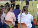 Aula demonstrativa de equoterapia no campo de futebol da Fundação